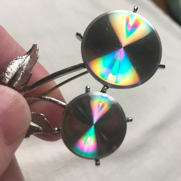 Jewelarama Jewelry - Vintage Jewelarama Iridescent Flower Brooch